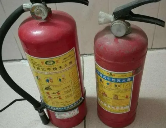 如何正确使用灭火器进行灭火